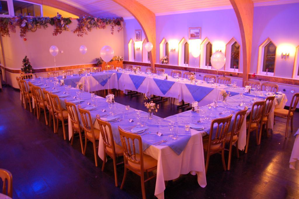 Warrens Village Motel And Self Catering Кливдон Экстерьер фото