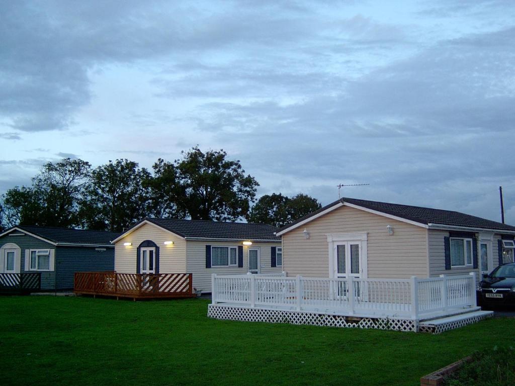 Warrens Village Motel And Self Catering Кливдон Номер фото