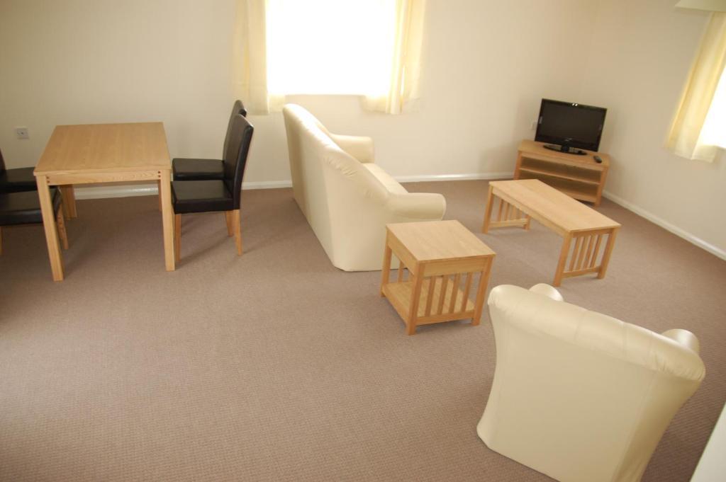 Warrens Village Motel And Self Catering Кливдон Номер фото