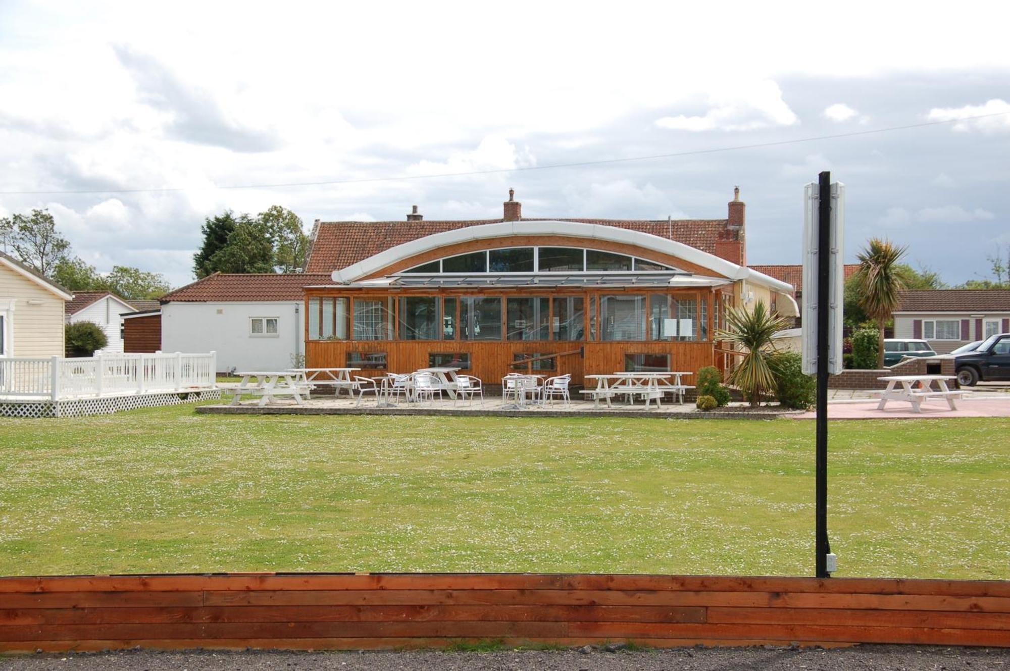 Warrens Village Motel And Self Catering Кливдон Экстерьер фото