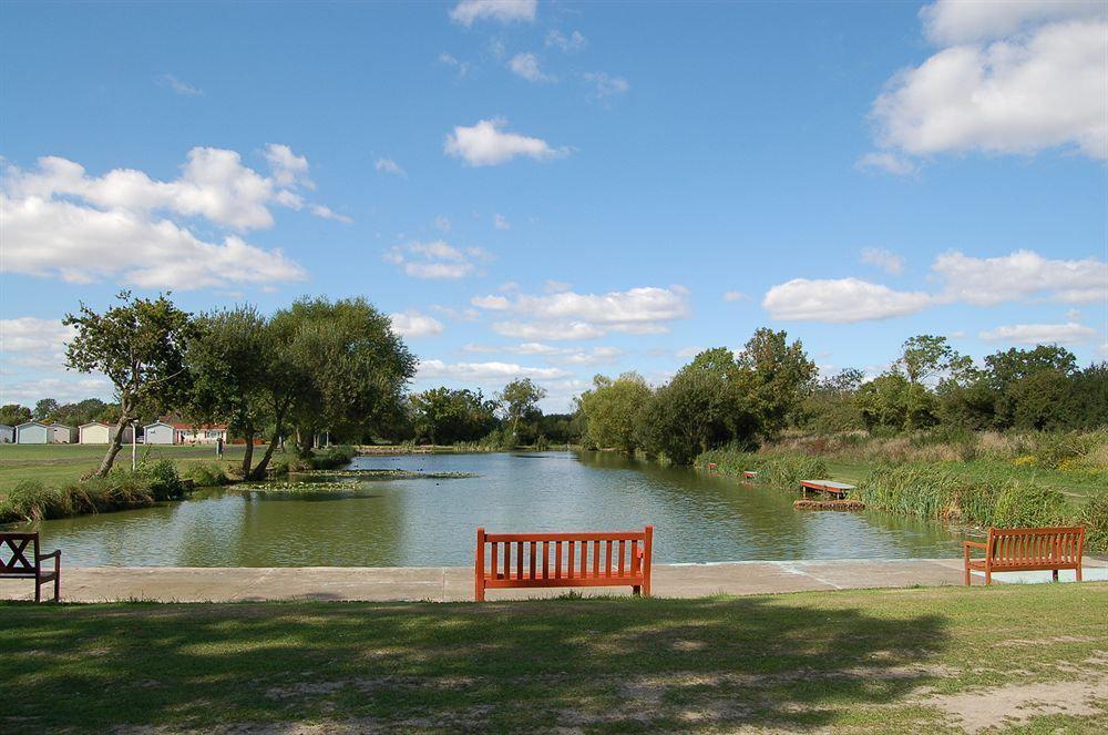 Warrens Village Motel And Self Catering Кливдон Экстерьер фото