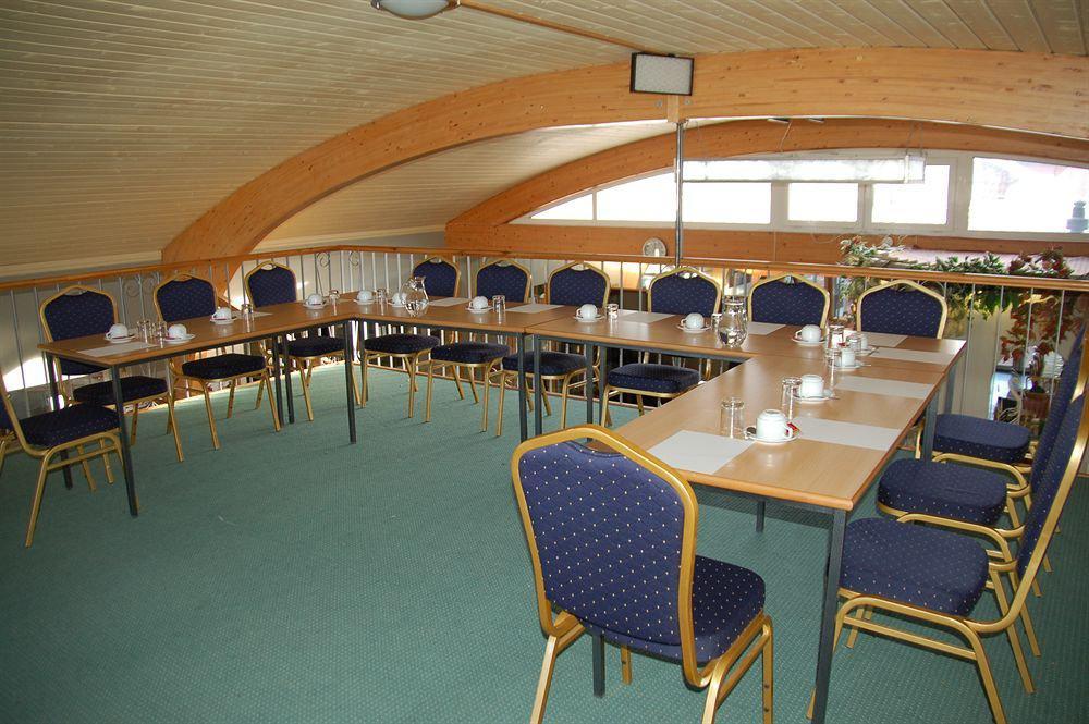 Warrens Village Motel And Self Catering Кливдон Экстерьер фото