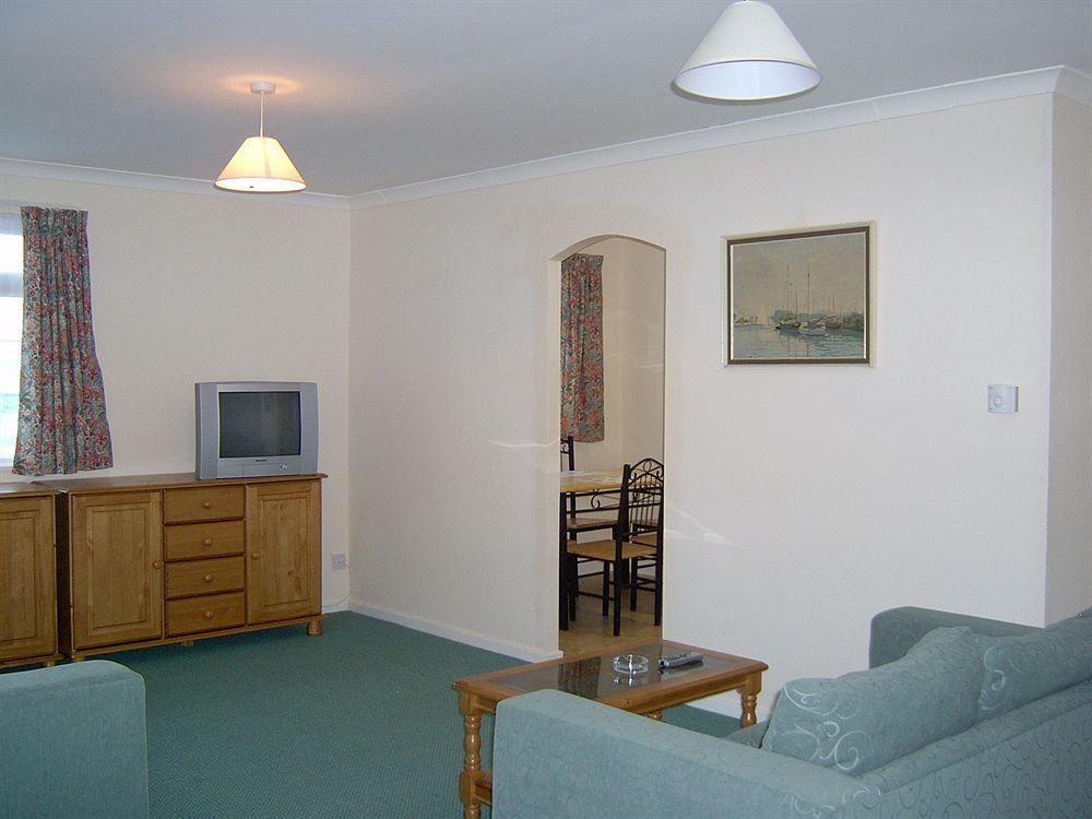 Warrens Village Motel And Self Catering Кливдон Экстерьер фото