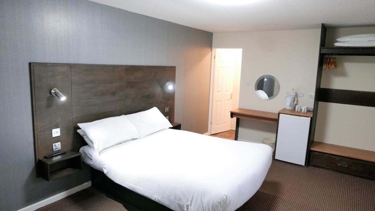 Warrens Village Motel And Self Catering Кливдон Экстерьер фото