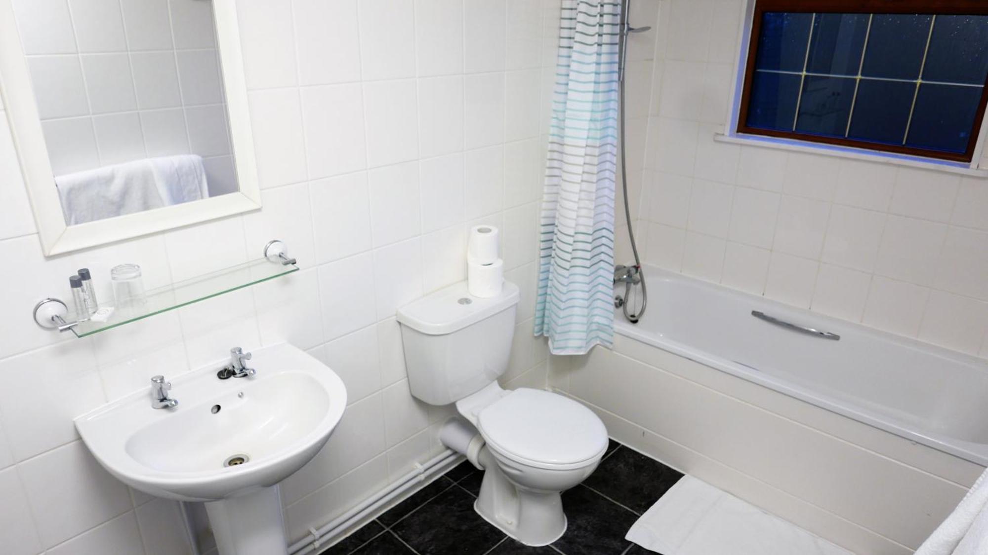 Warrens Village Motel And Self Catering Кливдон Экстерьер фото