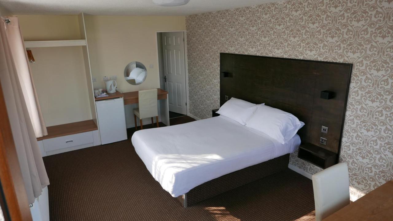 Warrens Village Motel And Self Catering Кливдон Экстерьер фото