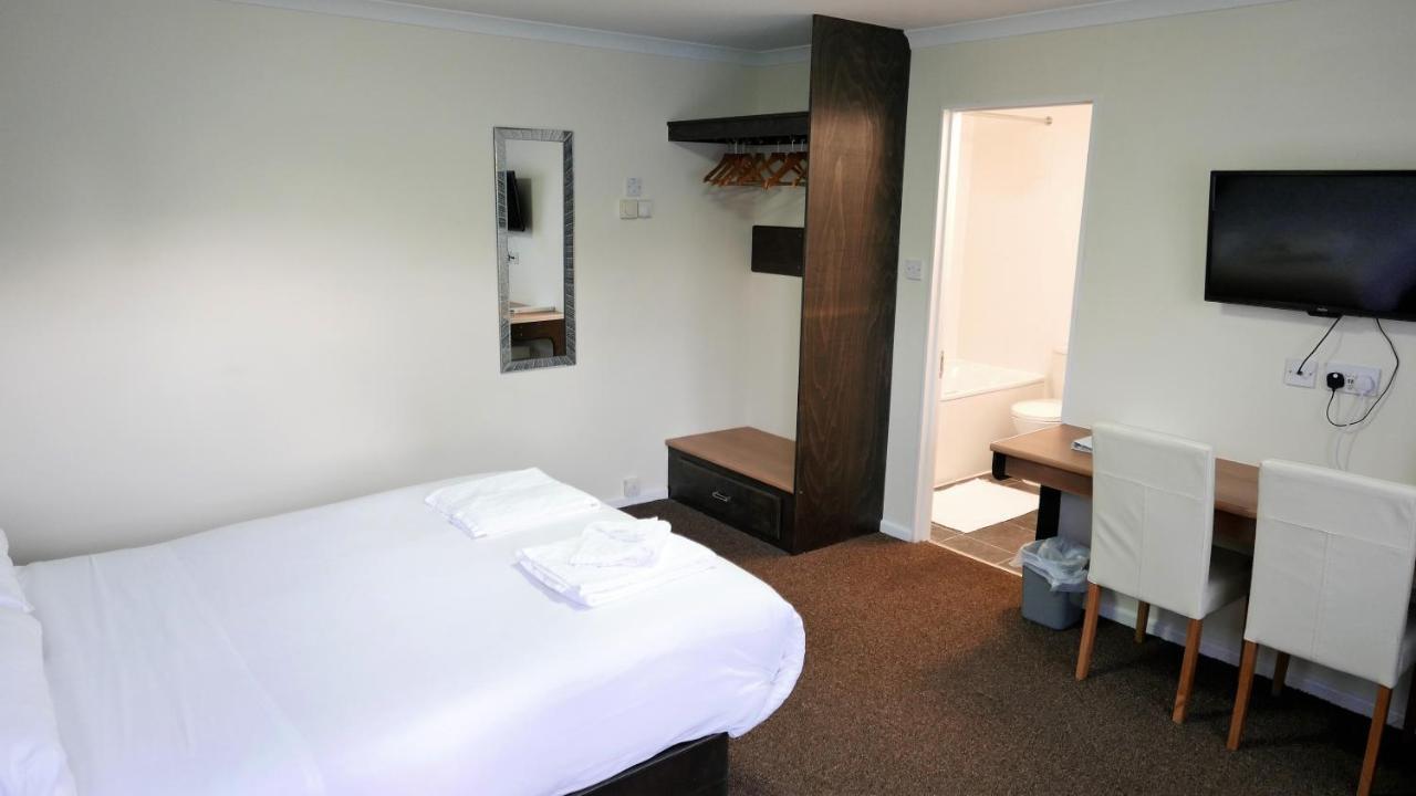 Warrens Village Motel And Self Catering Кливдон Экстерьер фото