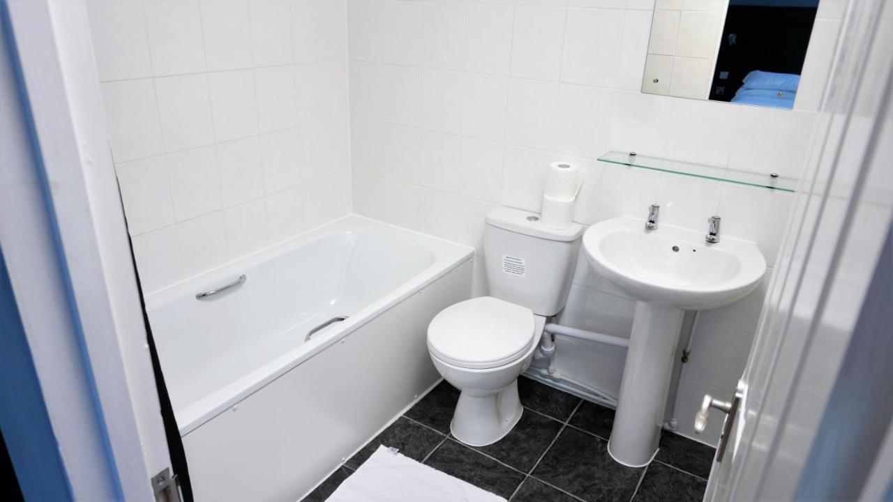 Warrens Village Motel And Self Catering Кливдон Экстерьер фото